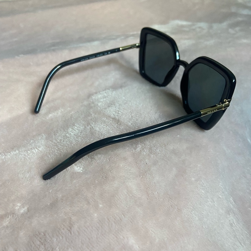 Prada Oversized Sunglasses - Picture 5 of 7